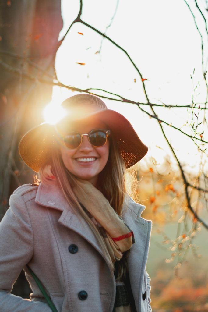 Sarah Viana Photography Portraitfotografie Frau im Sonnenuntergang